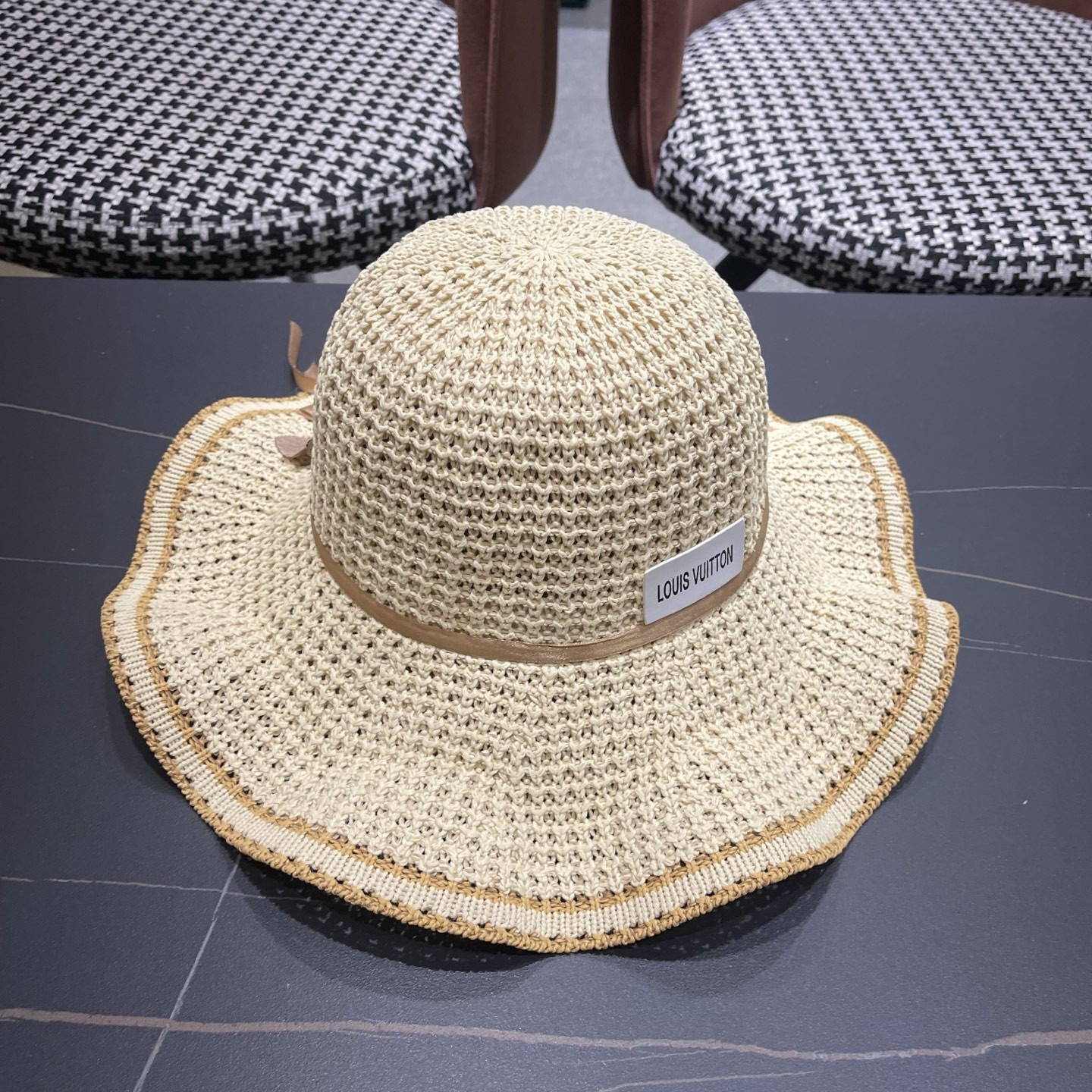 l0vis Vvtt0n straw hat