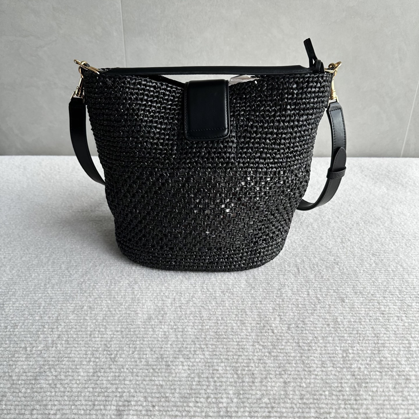 Ce1i*e l0vise medium bucket bag made of plant materials and cow leather 23.5x24x16cm