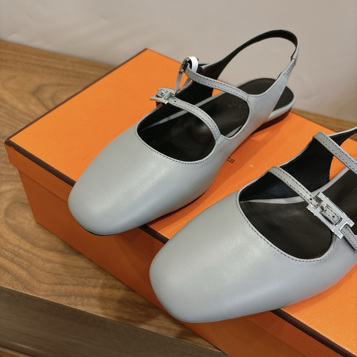 UA H**me5 Mila slingback