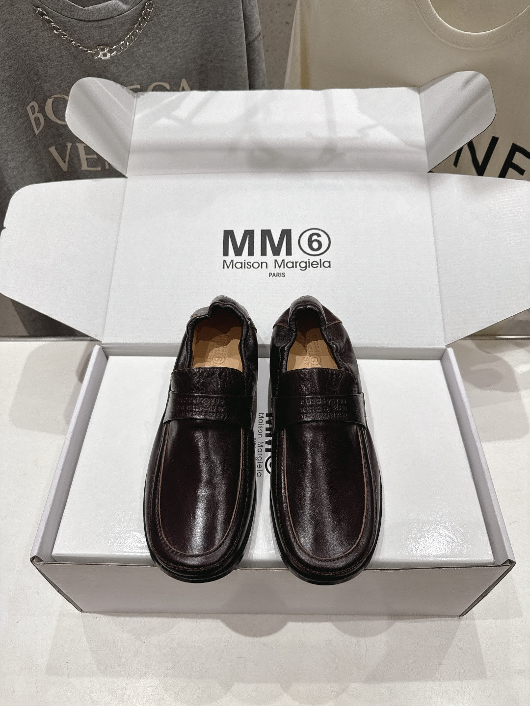 UA Ma1s0n Marg*e1a Swing-toe Leather Loafers