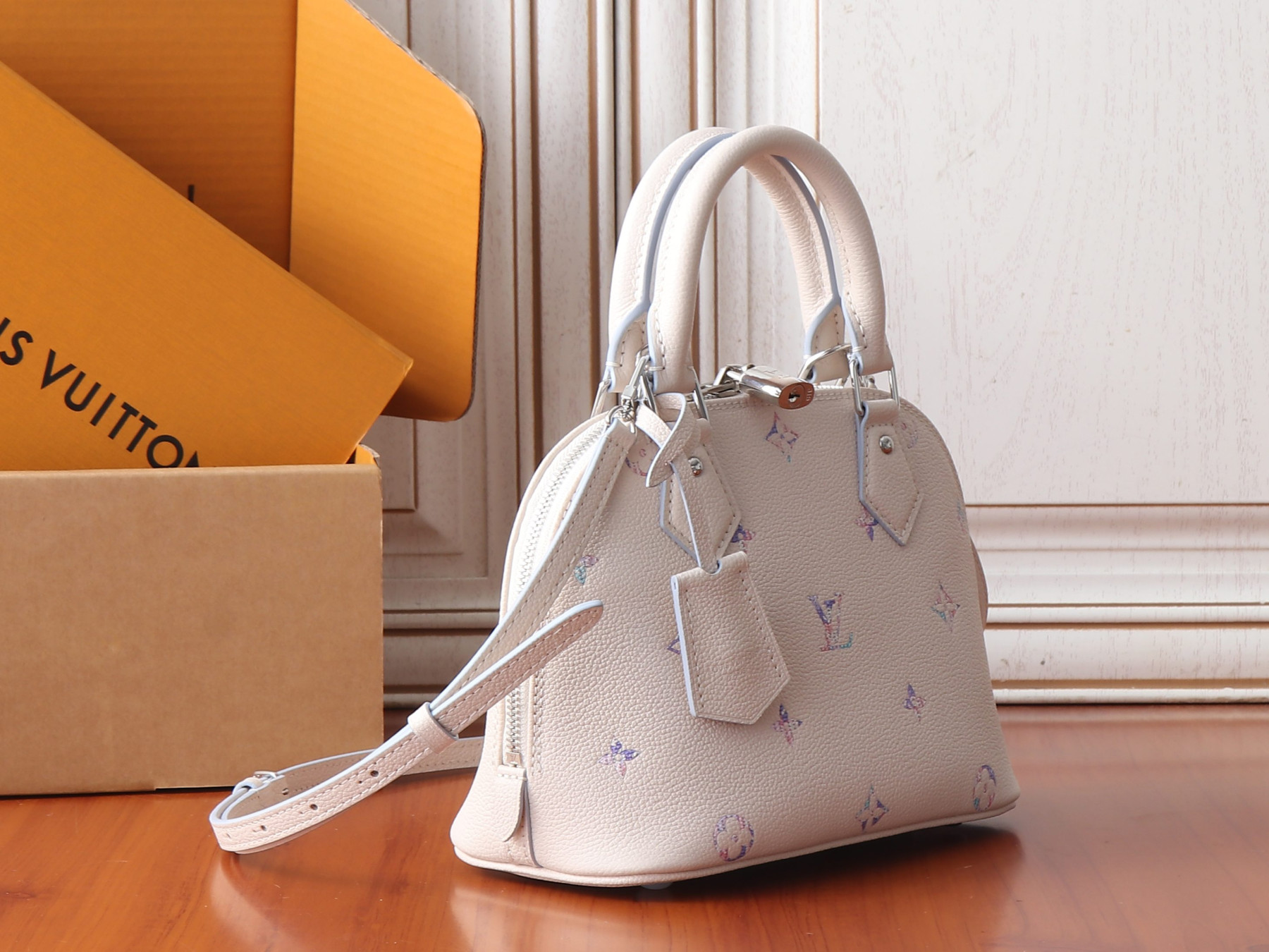 LV Alma BB Adjustable Strap M2A086 23.5x17.5x11.5cm