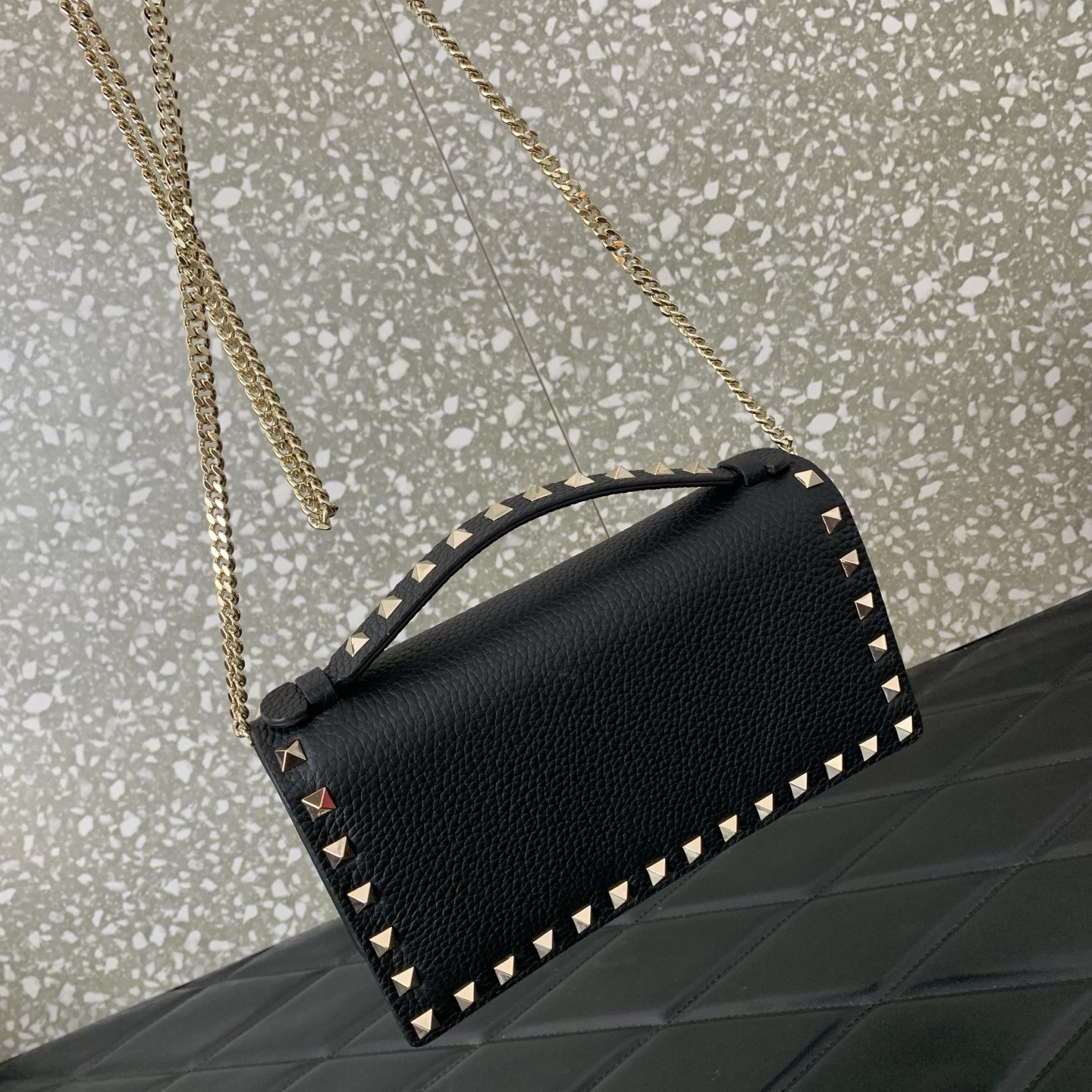 Va1e*ntin0 Garavani Rockstud Chain Wallet 21x10.5x4cm