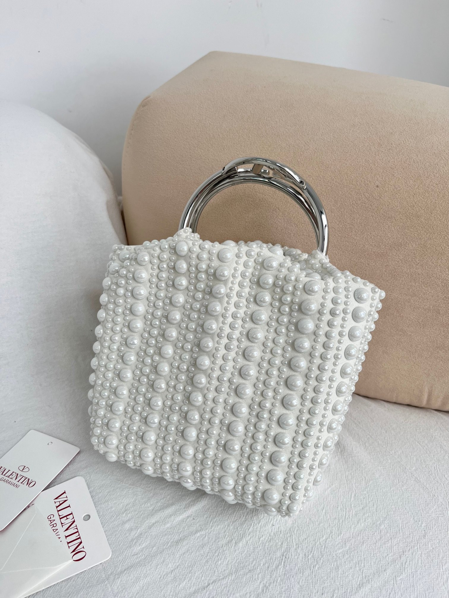 Va1e*ntin0 Garavani Handbag 15x12x10cm