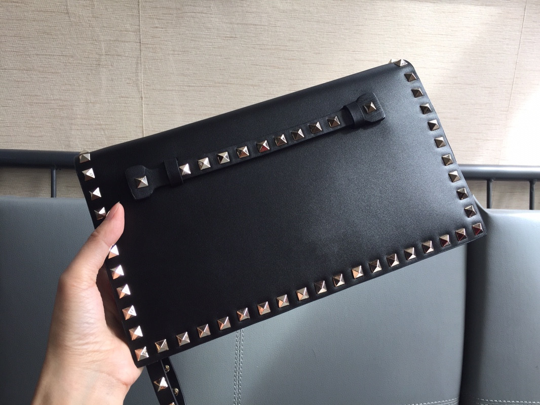 Va1e*ntin0 Garavani Rockstud Clutch Bag 28x16x5cm