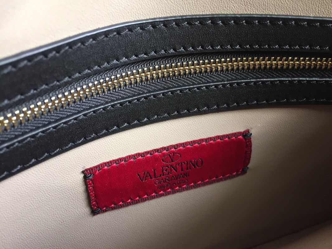 Va1e*ntin0 Garavani Rockstud Clutch Bag 28x16x5cm