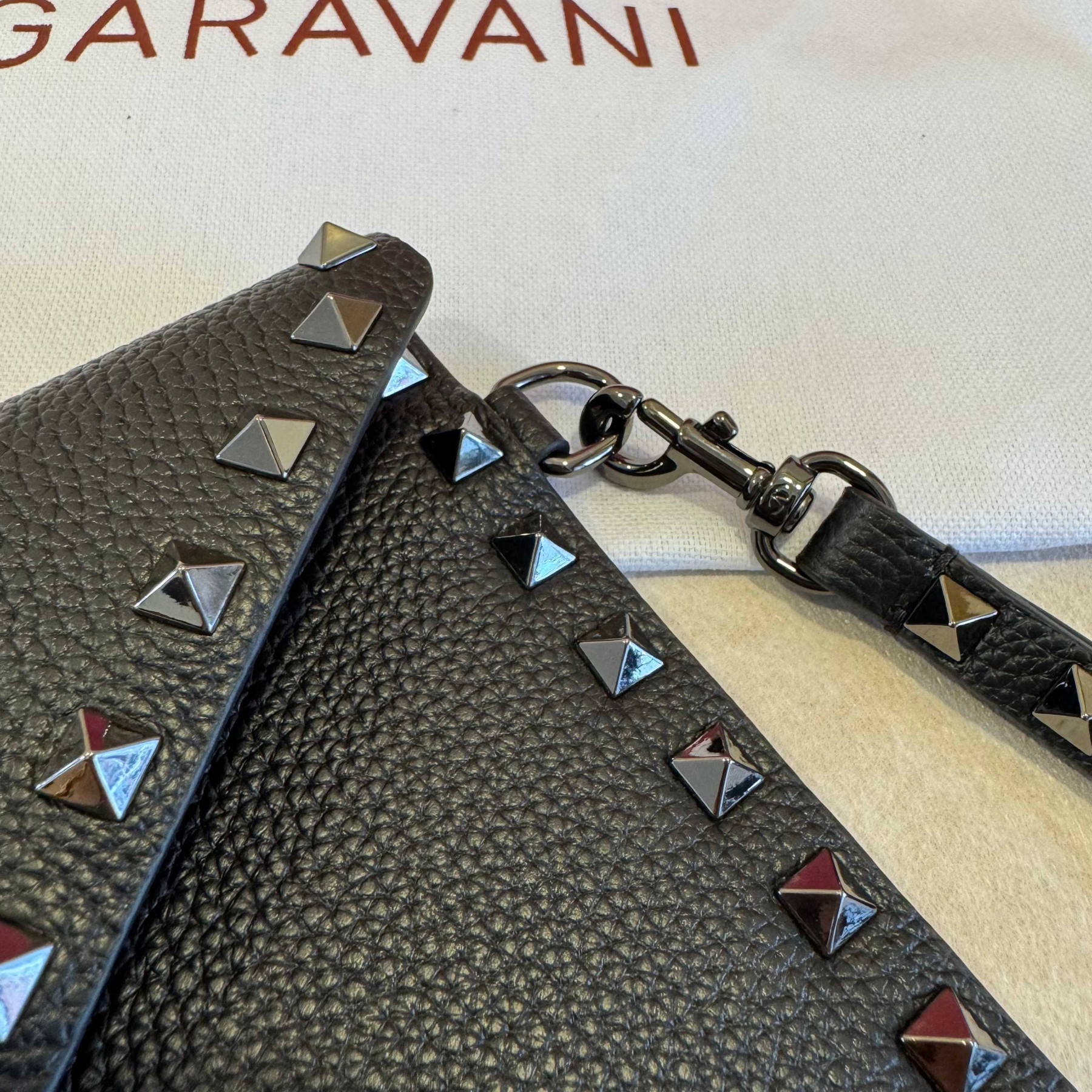 Va1e*ntin0 Garavani Rockstud Envelope Clutch Bag 22.5x15.5cm