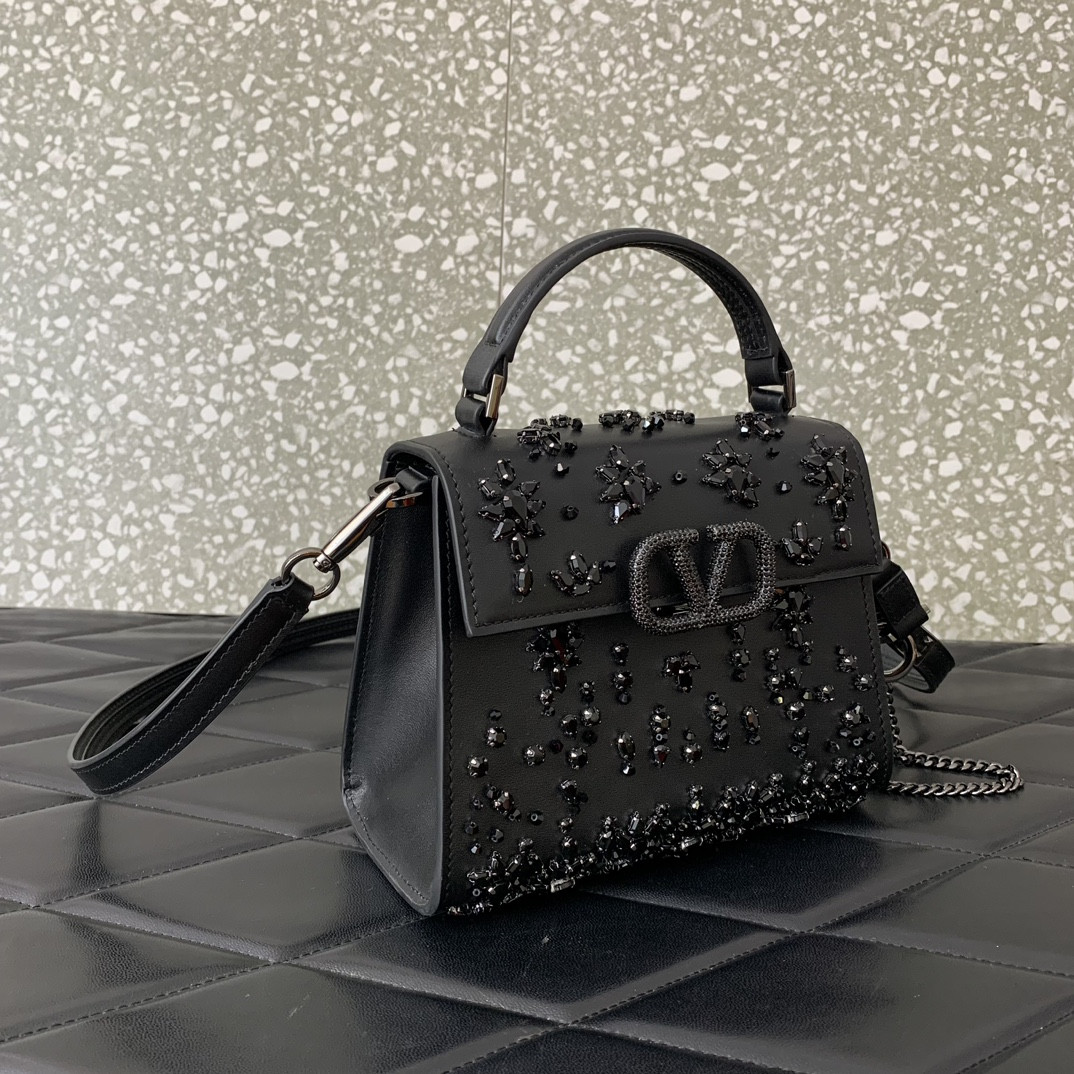 Va1e*ntin0 Garavani Vsling Mini Handbag 19x14x9cm