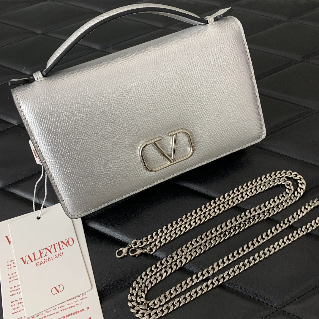 Va1e*ntin0 VLogo Signature Wallet With Chain Bag 19x11x4cm