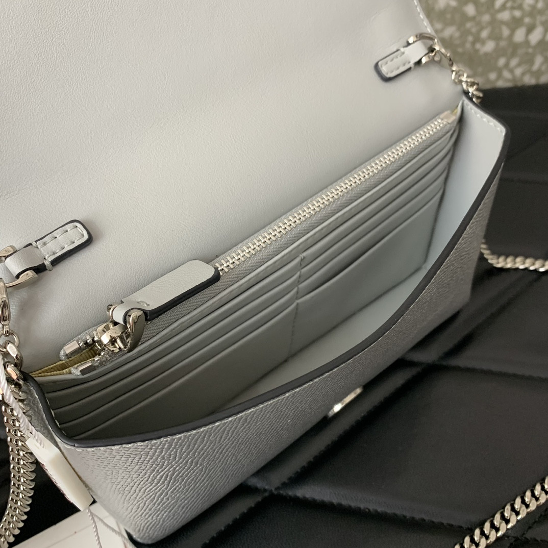 Va1e*ntin0 VLogo Signature Wallet With Chain Bag 19x11x4cm