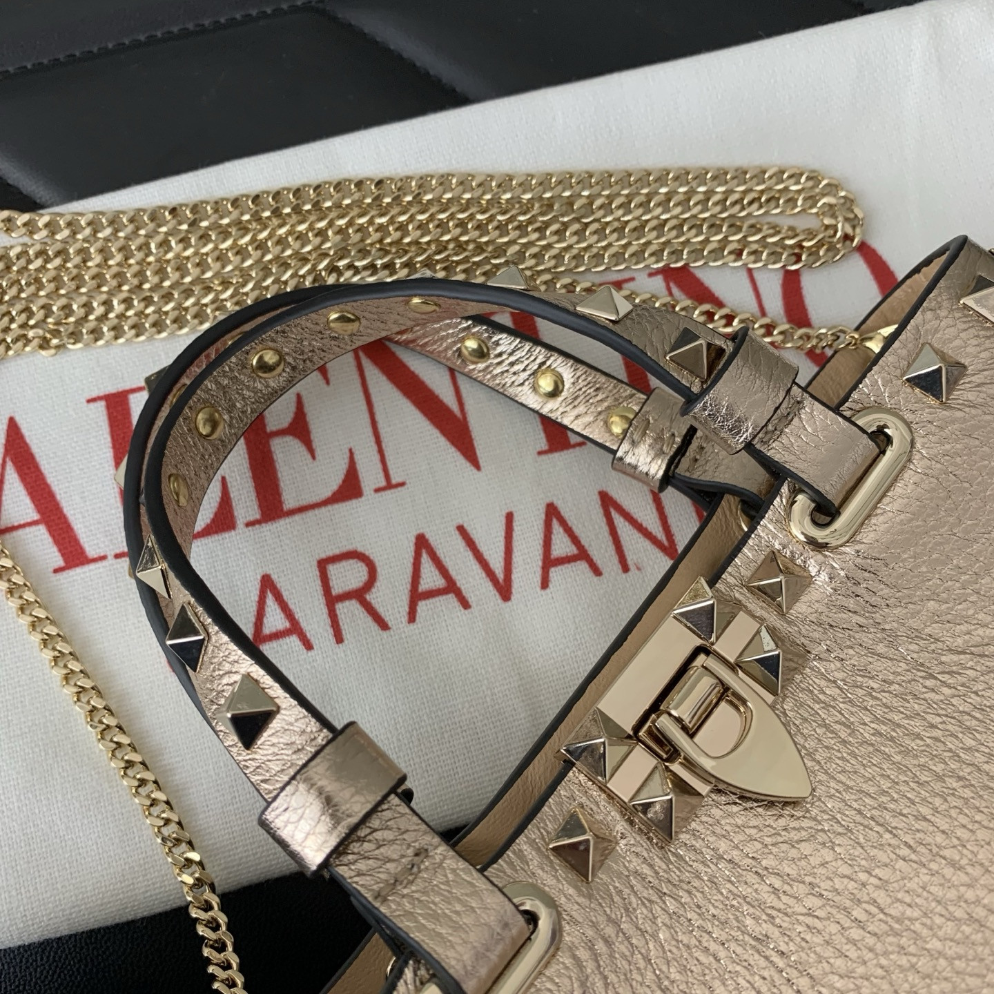 Va1e*ntin0 Mini Rockstud Shopping Bag 18.5x12.5x5.5cm