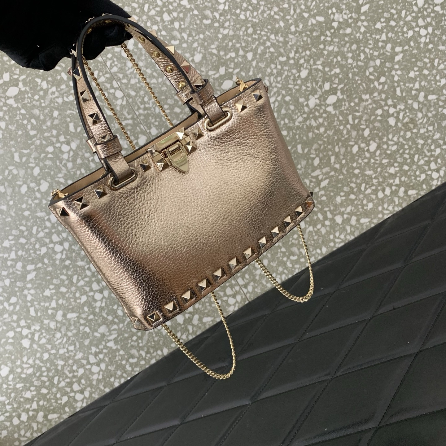 Va1e*ntin0 Mini Rockstud Shopping Bag 18.5x12.5x5.5cm