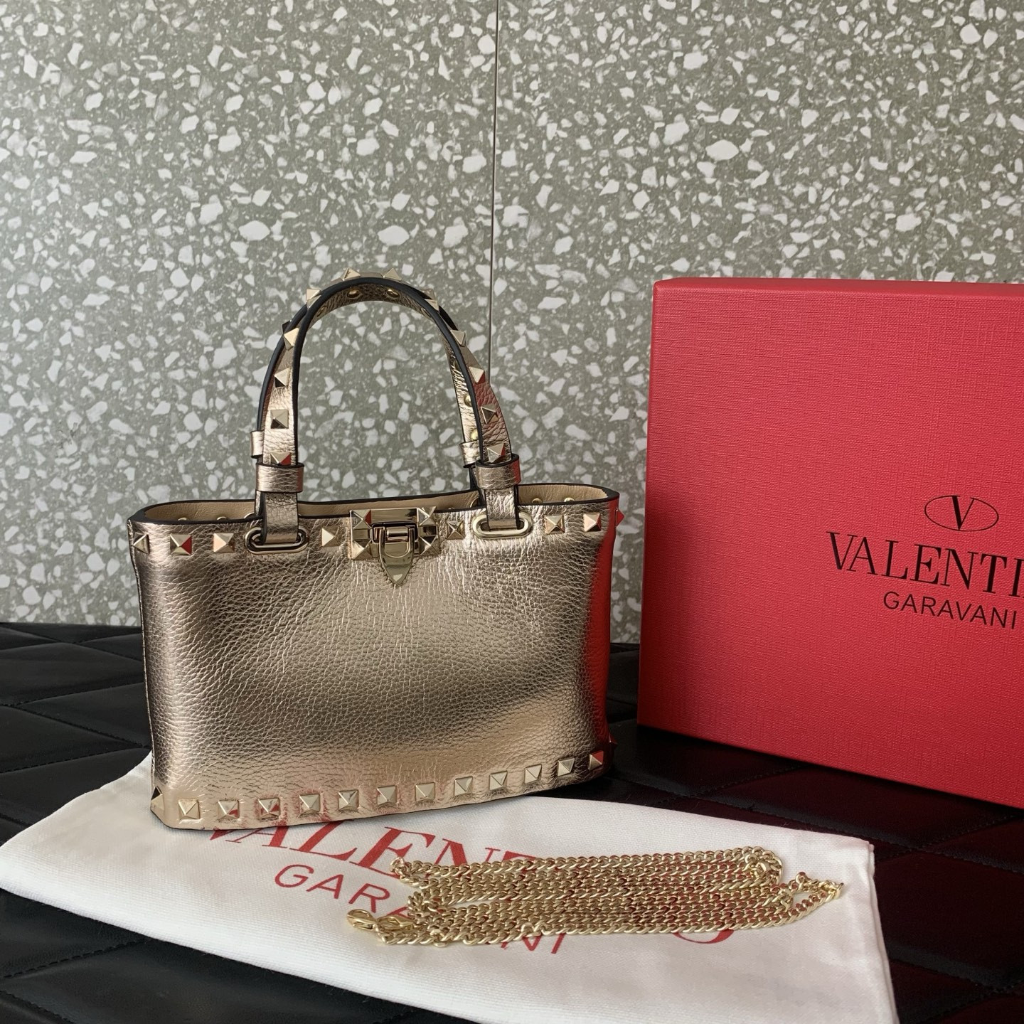 Va1e*ntin0 Mini Rockstud Shopping Bag 18.5x12.5x5.5cm