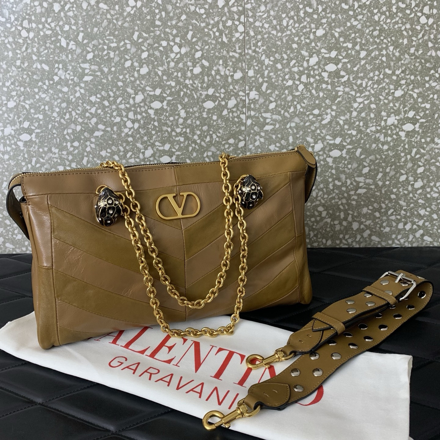 Va1e*ntin0 Garavani Panthea Shoulder Bag 33x19.5x9cm