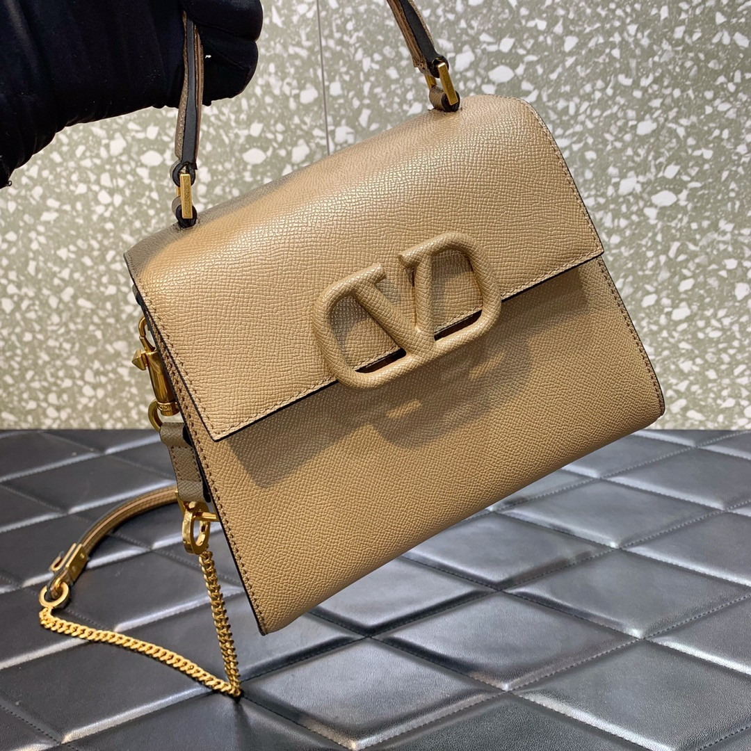 Va1e*ntin0 Garavani Rockstud Small Shoulder Bag 22x17x9cm