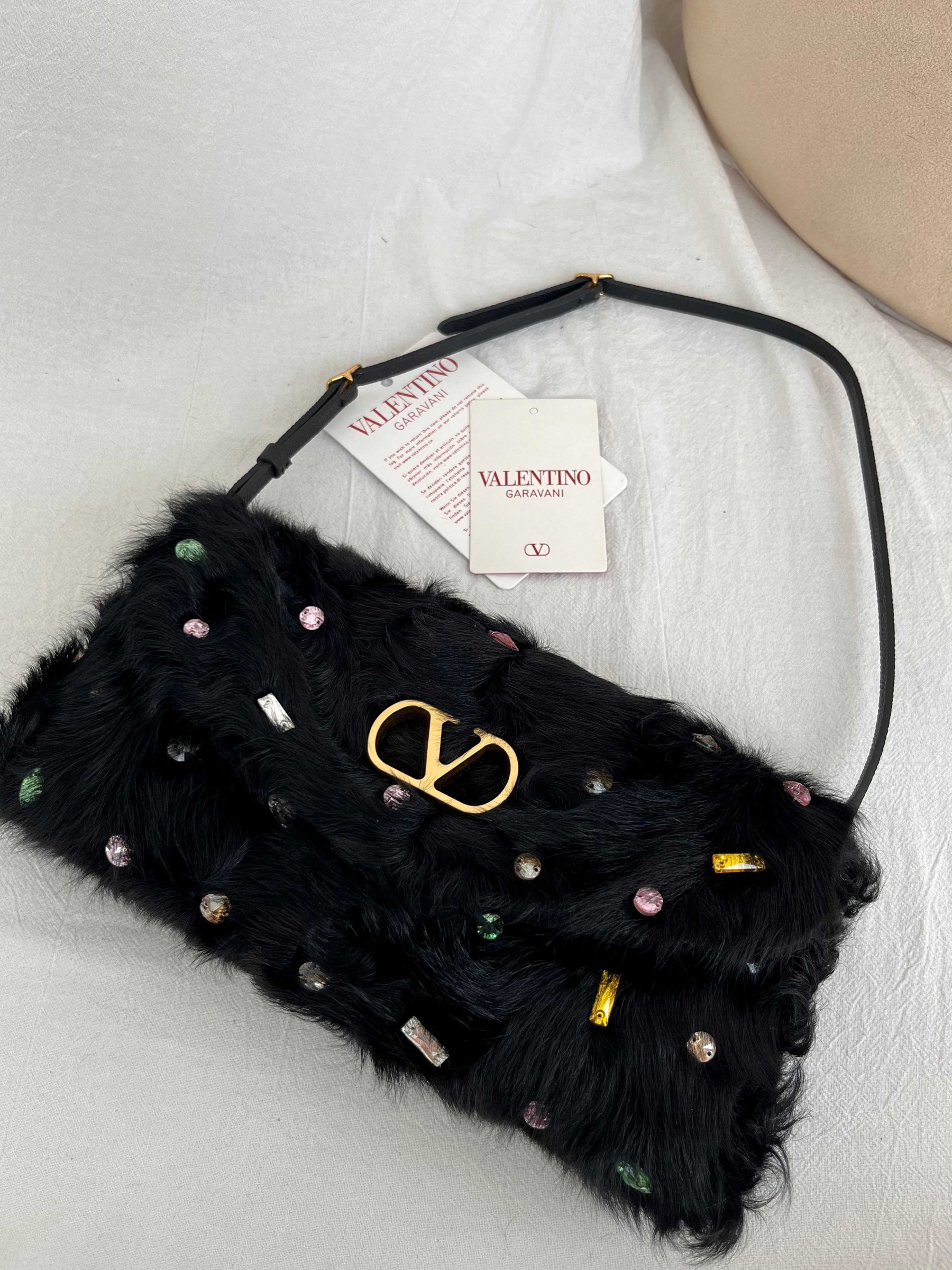 Va1e*ntin0 Garavani Devain Small Shoulder Bag 23.5x12x3cm