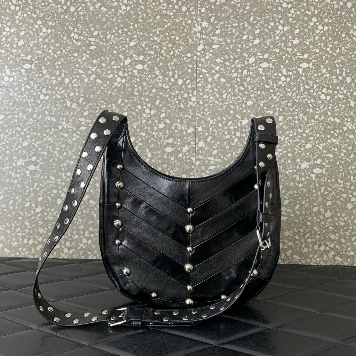 Va1e*ntin0 Garavani Hoboho Small Hobo Bag 28x21.5x3cm