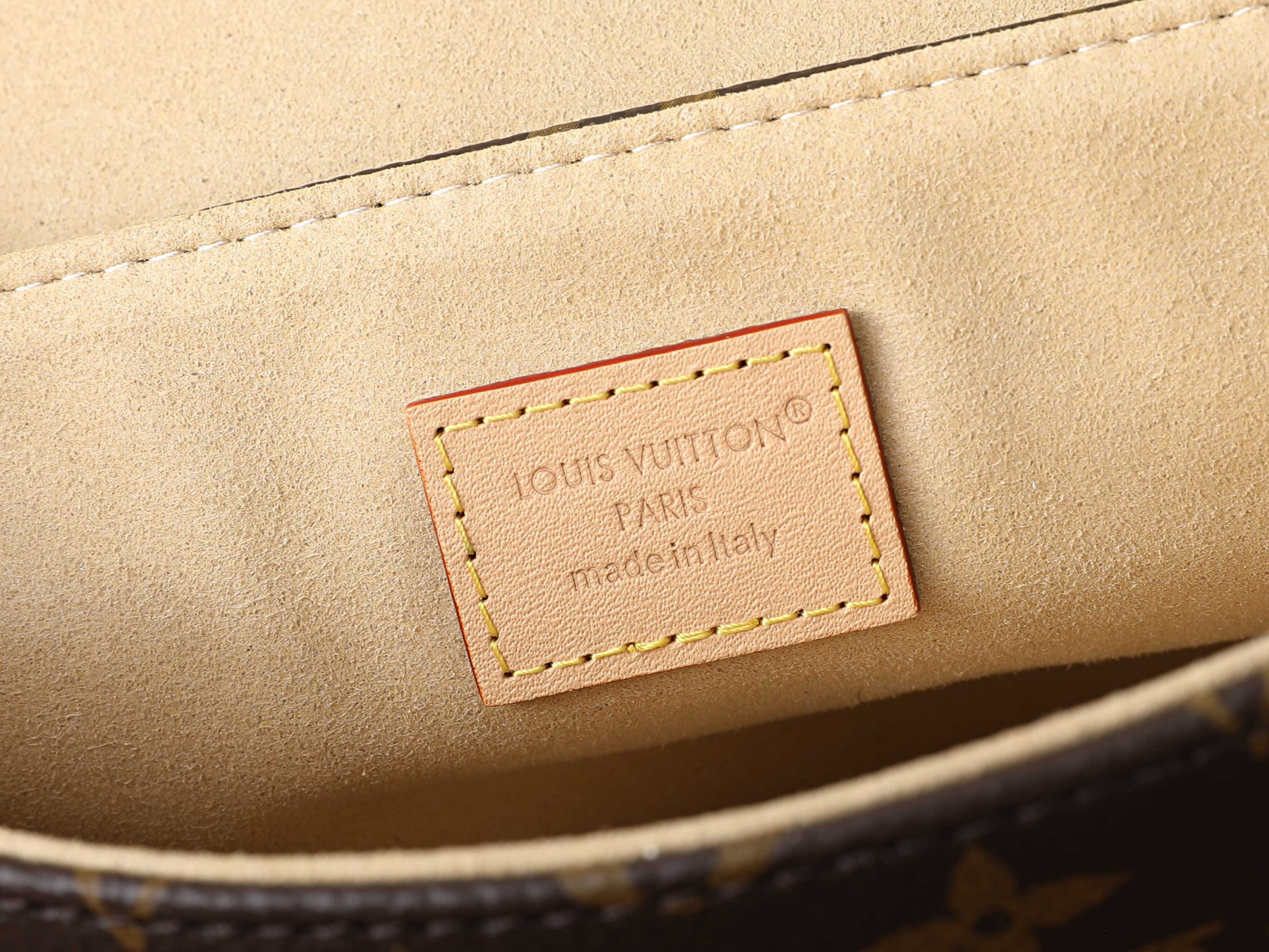 LV Marelle M28613 28 x 15.5 x 7 cm