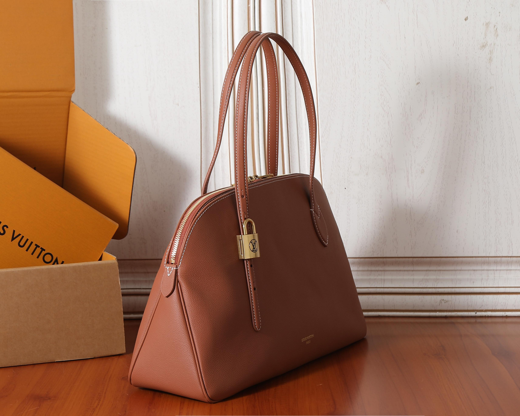 LV Low Key Duffle Tote M26688 43.5 x 26.5 x 14.5 cm