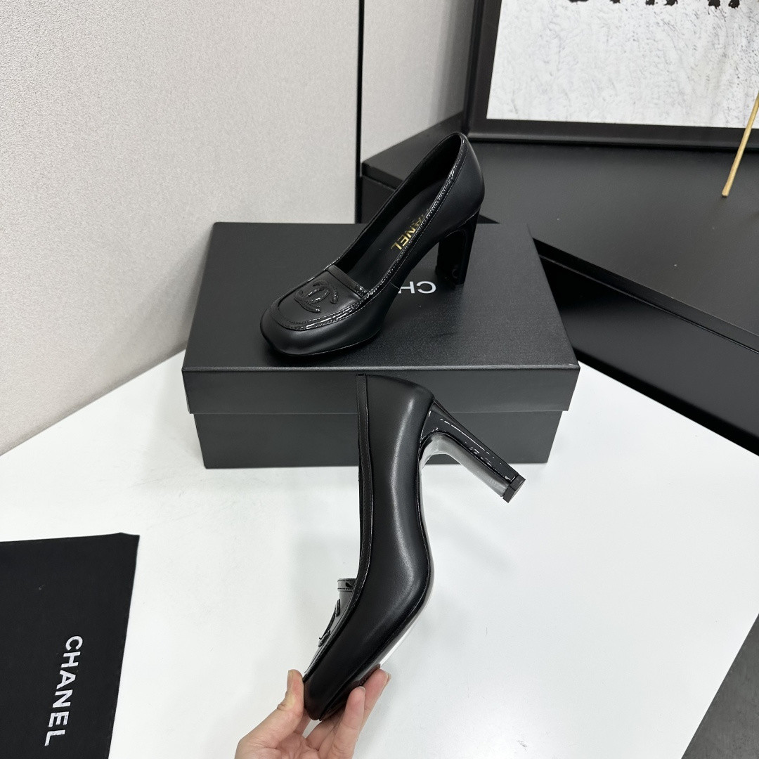 UA Ch**el Pumps