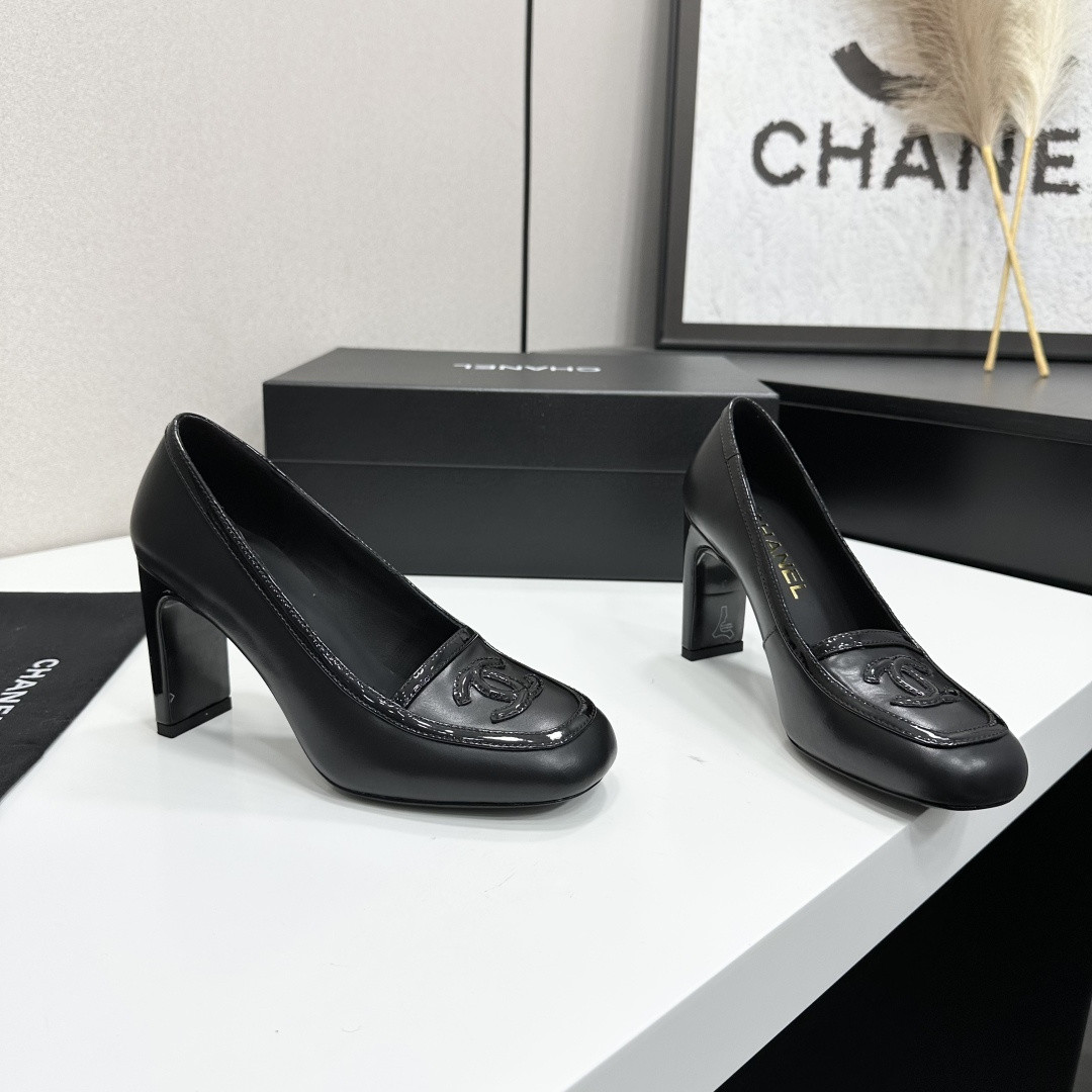 UA Ch**el Pumps