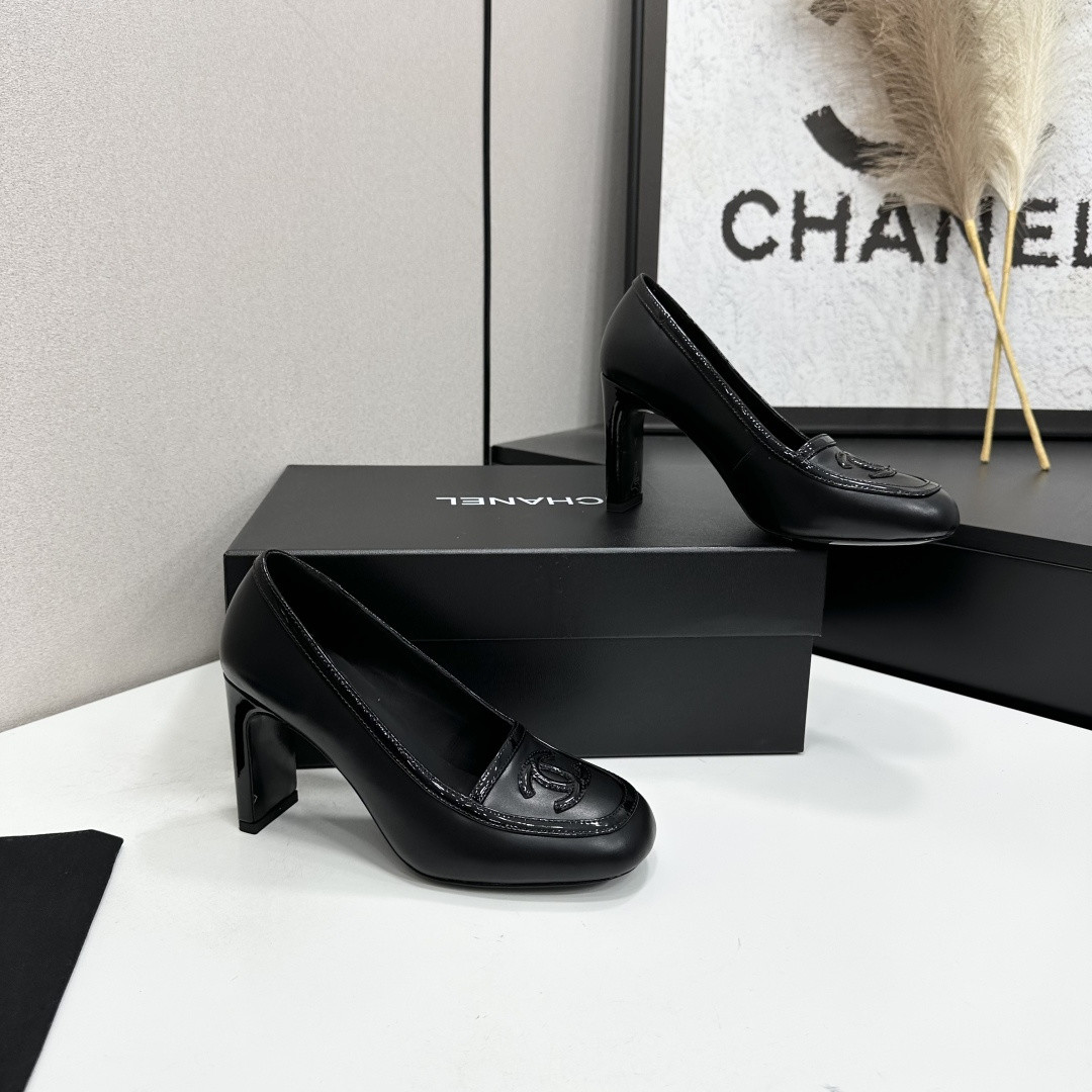 UA Ch**el Pumps