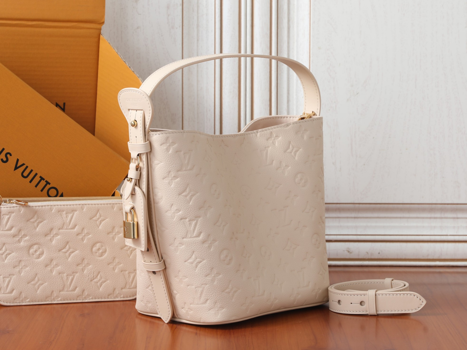 LV All In MM M2A030 21 x 24 x 16 cm