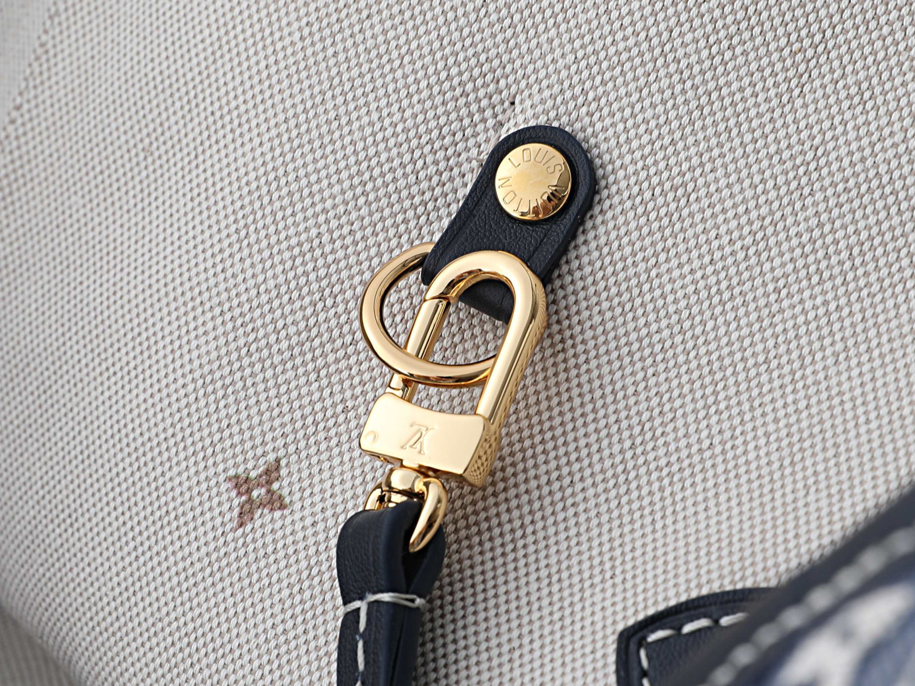 LV Neverfull MM M2A096 47 x 28 x 14 cm Without Box