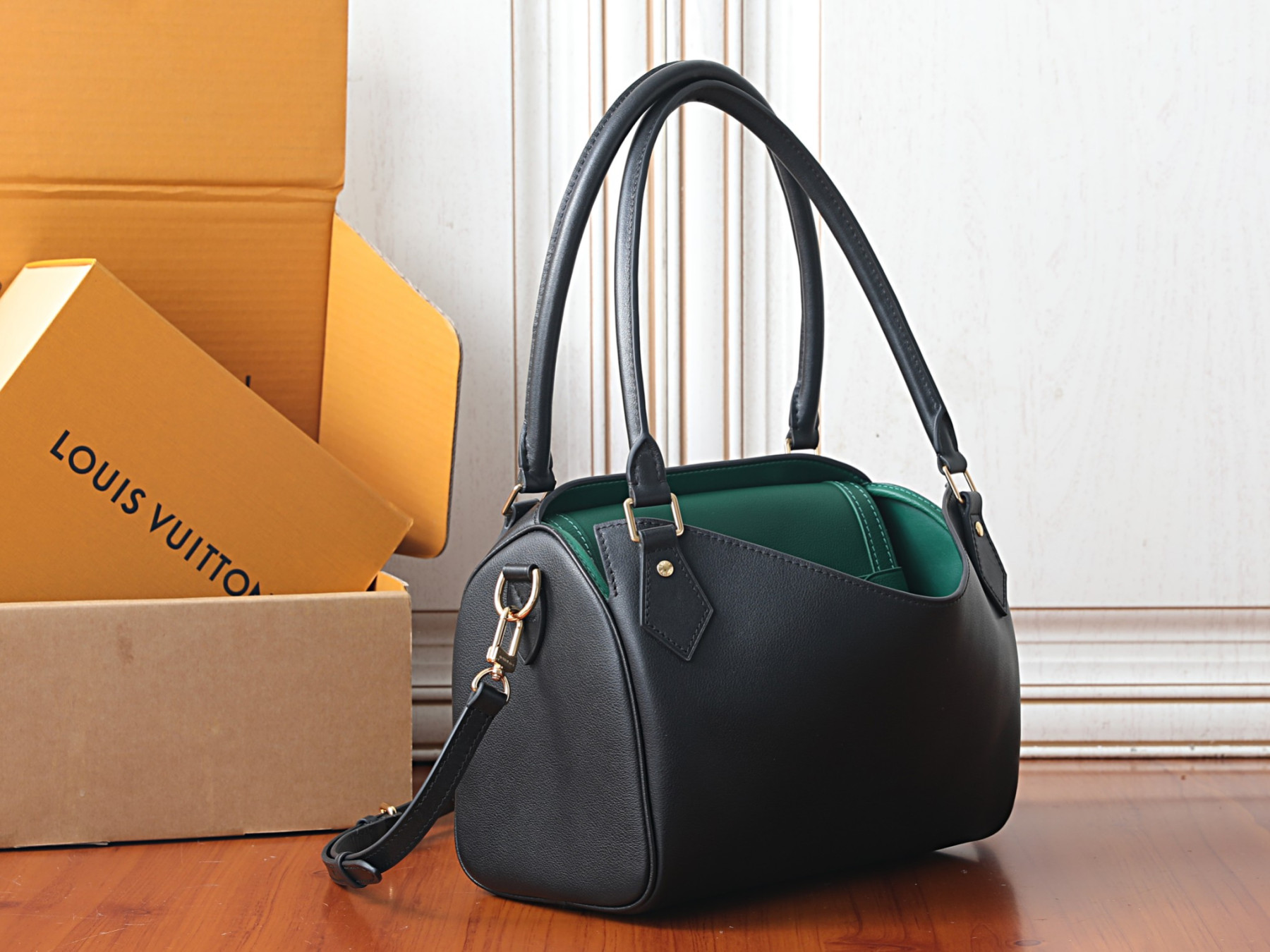 LV Speedpocket bag M3A220 26 x 19 x 16 cm