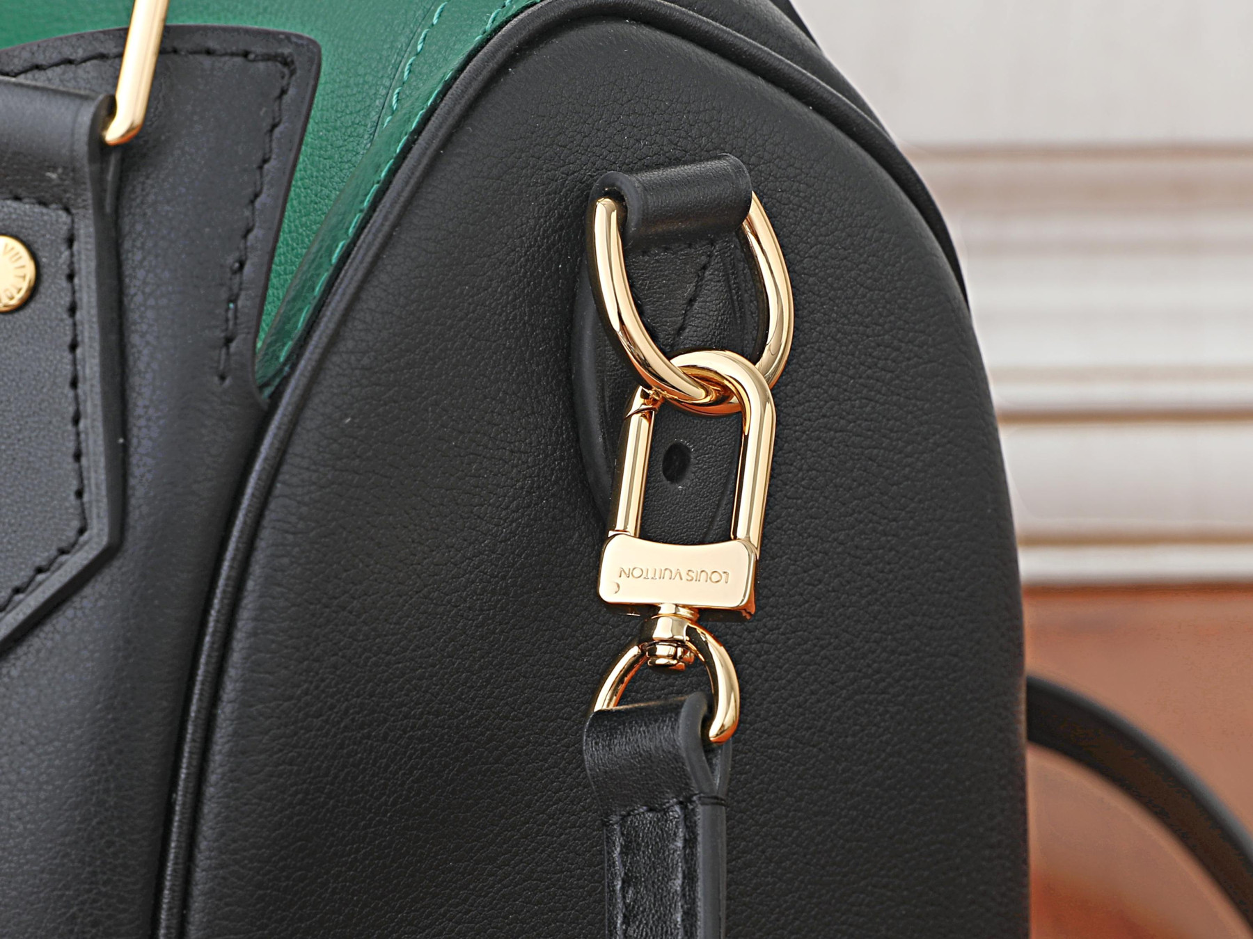 LV Speedpocket bag M3A220 26 x 19 x 16 cm