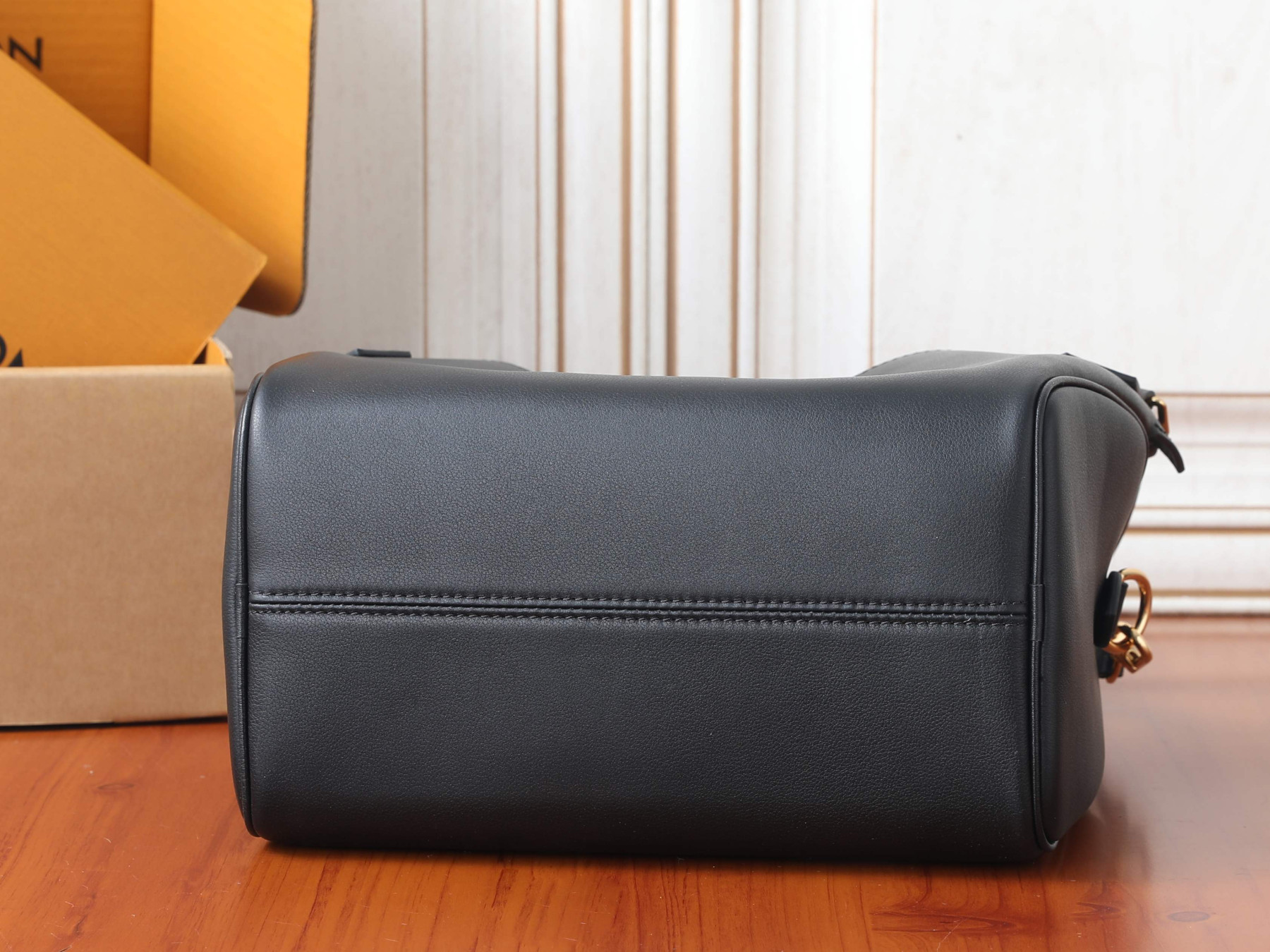 LV Speedpocket bag M3A220 26 x 19 x 16 cm
