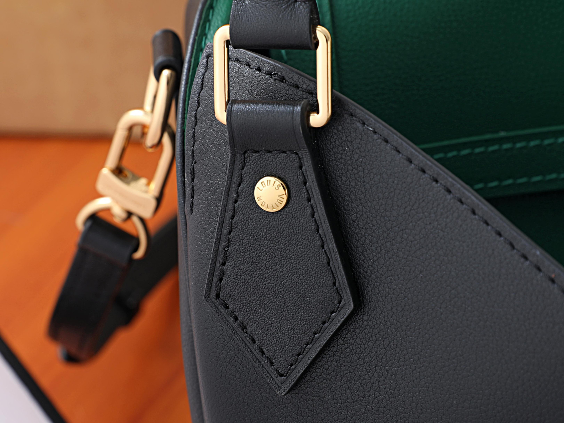 LV Speedpocket bag M3A220 26 x 19 x 16 cm