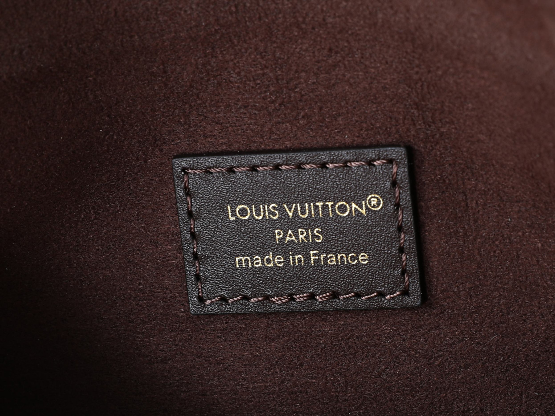LV Pochette Mia M2A252 22 x 14.5 x 8 cm