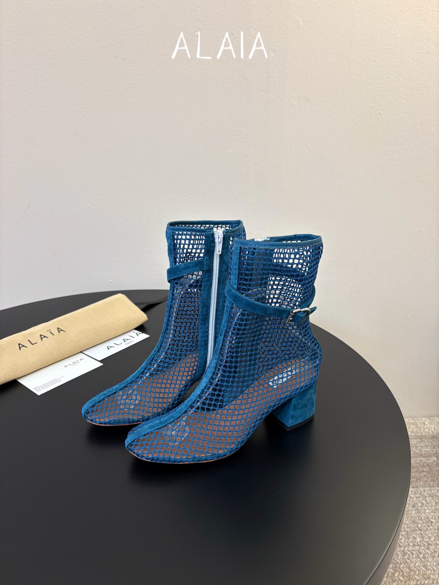 UA A1a1a BOOTS IN FISHNET