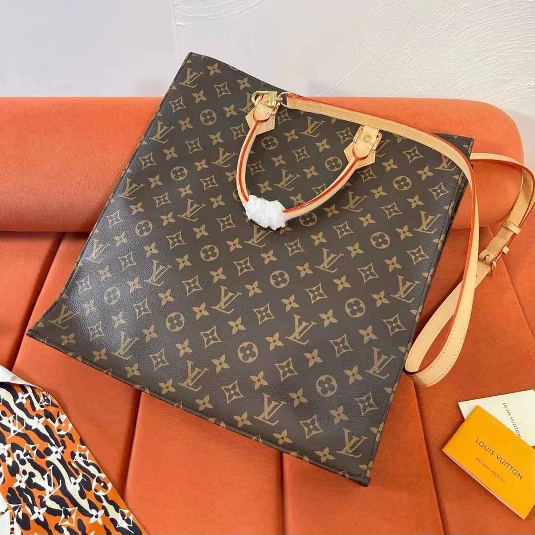 LV L0vis Vvtt0n M62158