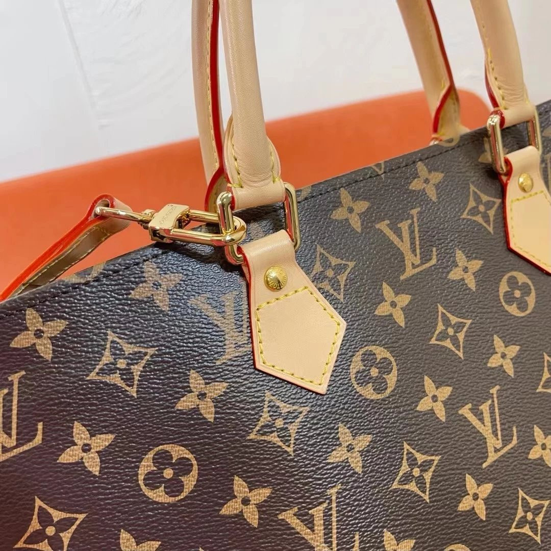 LV L0vis Vvtt0n M62158