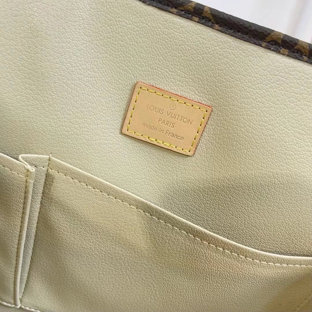 LV L0vis Vvtt0n M62158